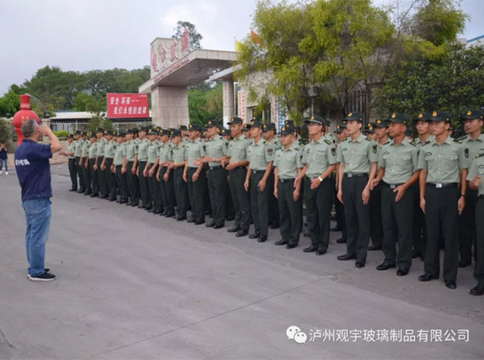 嘉明部队官兵参观访问米兰（中国）玻璃